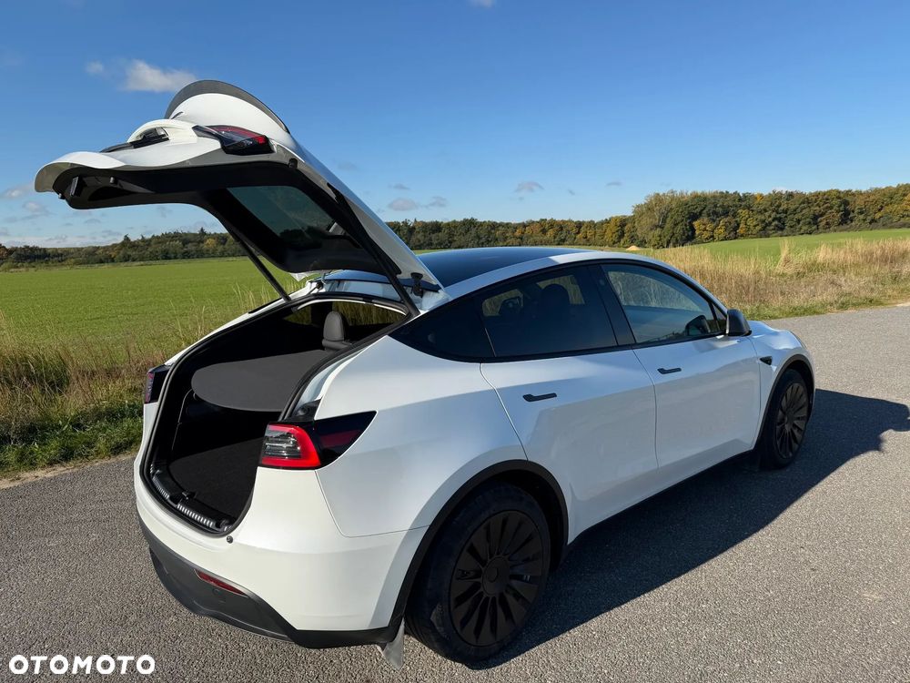 Tesla Model Y Long Range AWD - 8