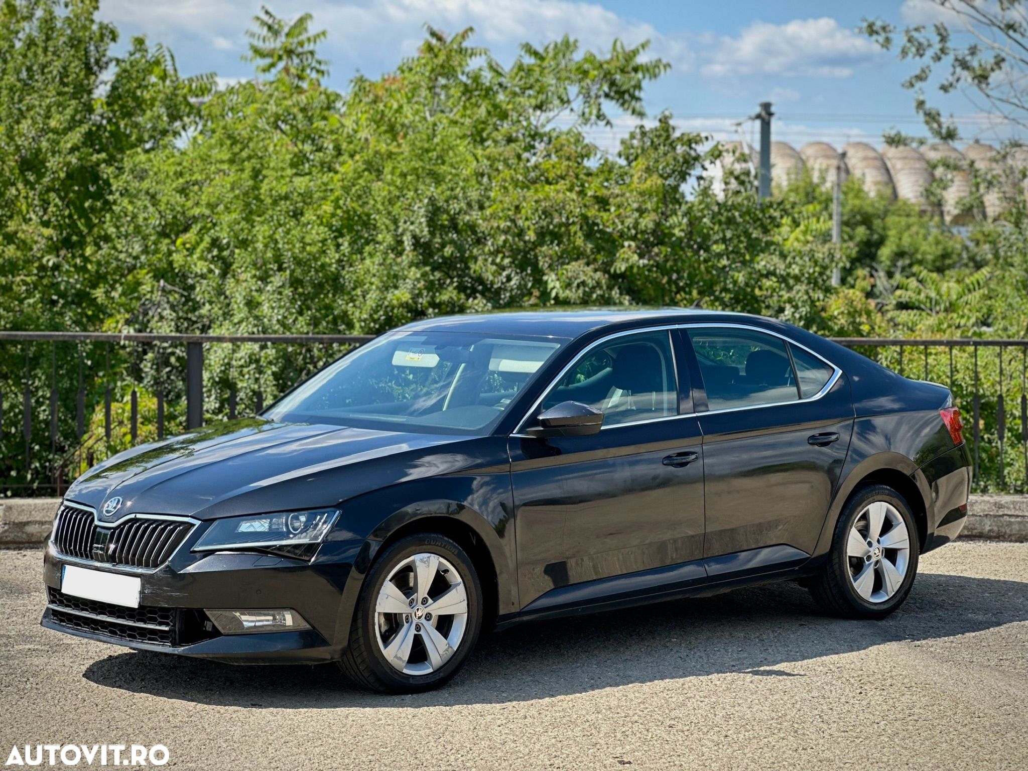 Skoda Superb 2.0 TDI DSG Style - 1