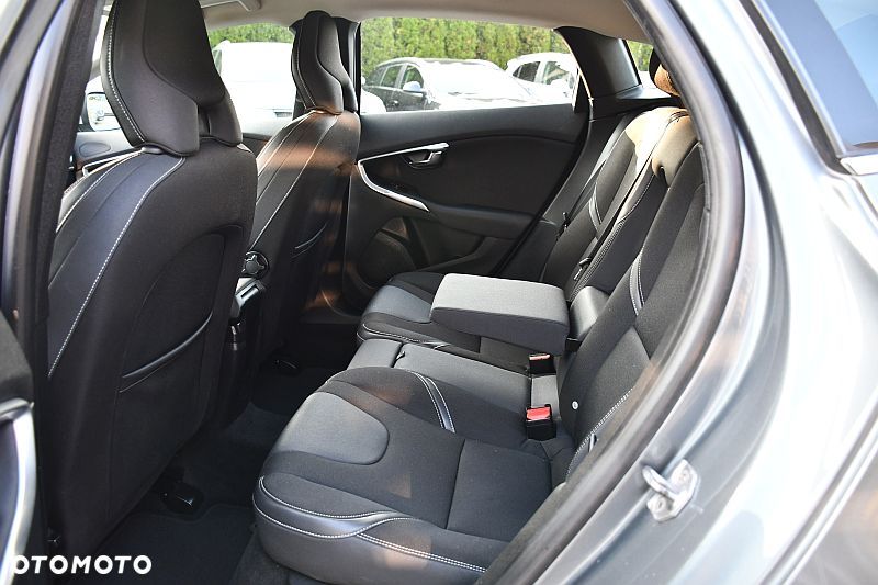Volvo V40 T3 Momentum - 19