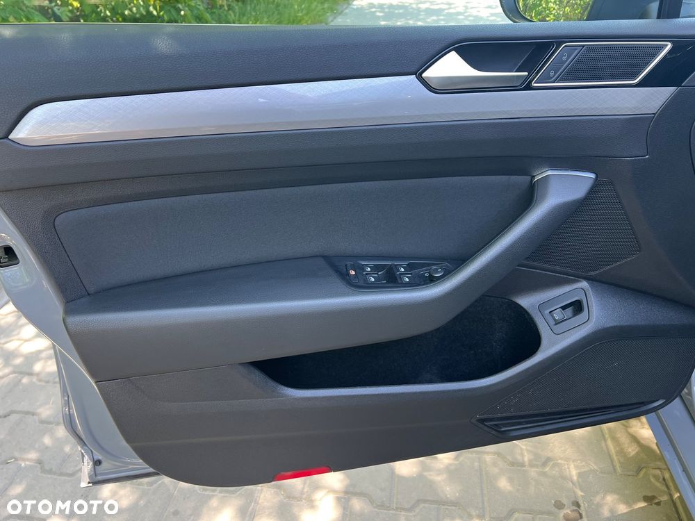 Volkswagen Passat Variant 1.5 TSI EVO Business DSG - 13