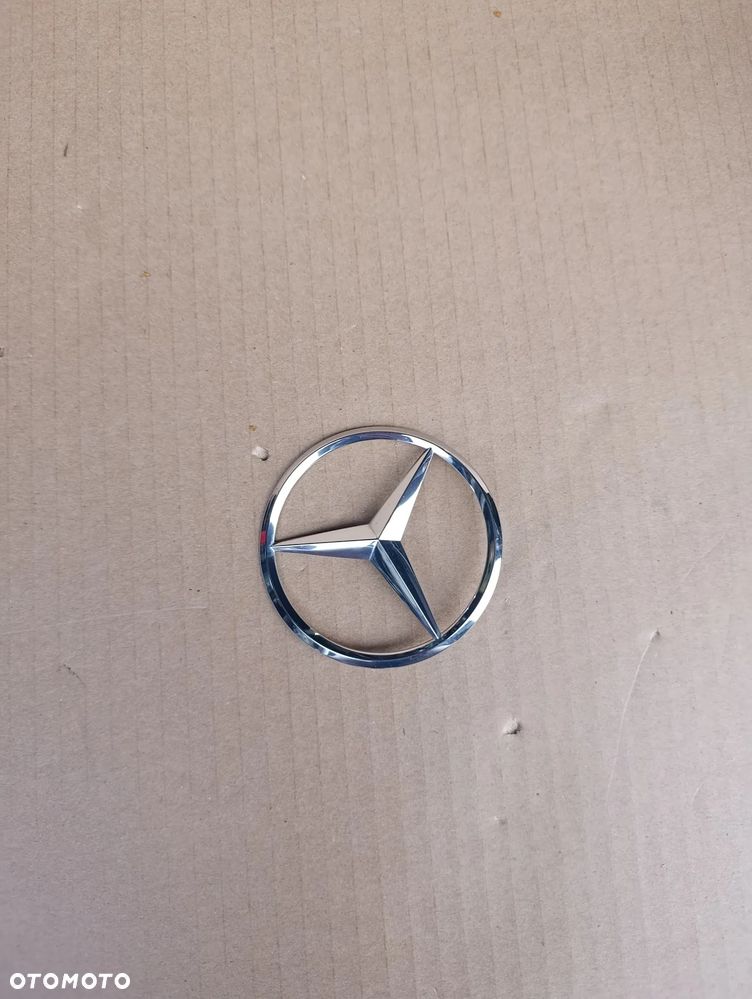 MERCEDES W213 LIFT AMG EMBLEMAT ZNACZEK CHROM A2138170116 - 1