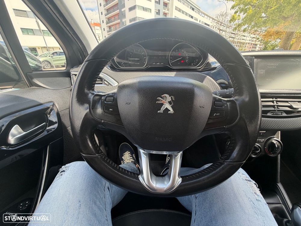 Peugeot 208 1.2 PureTech Style - 28