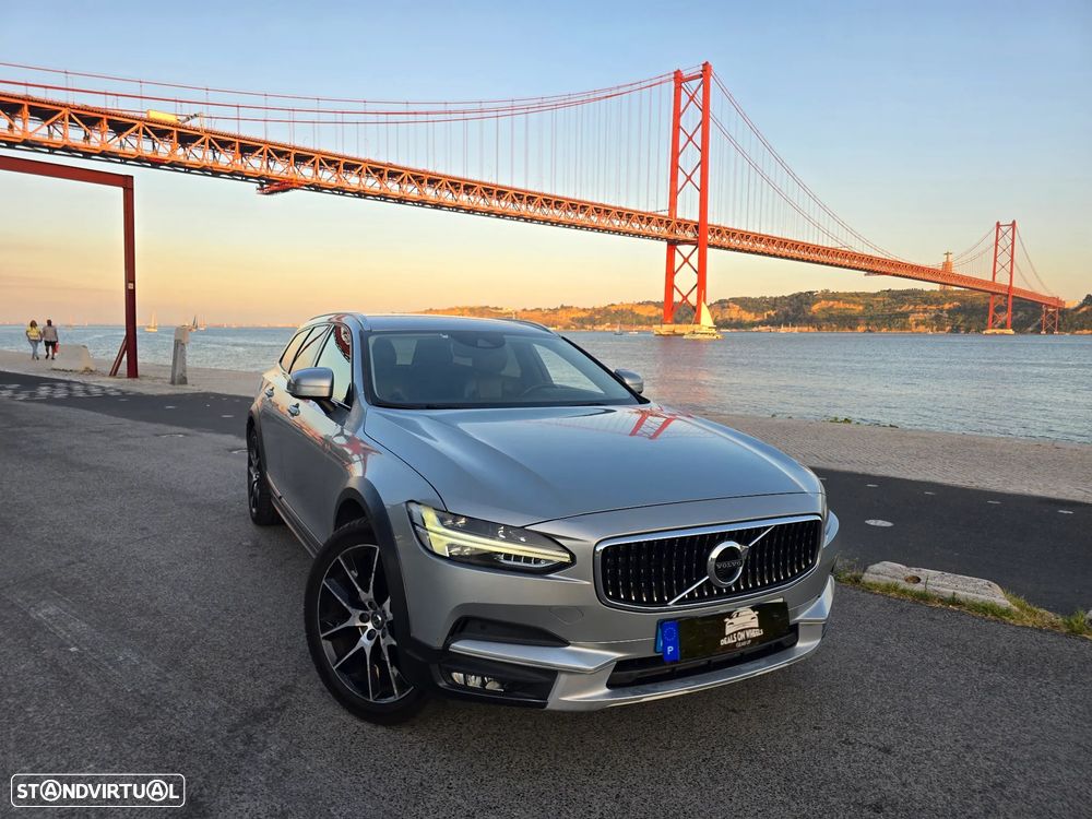Volvo V90 Cross Country 2.0 D4 Plus AWD Geartronic - 1