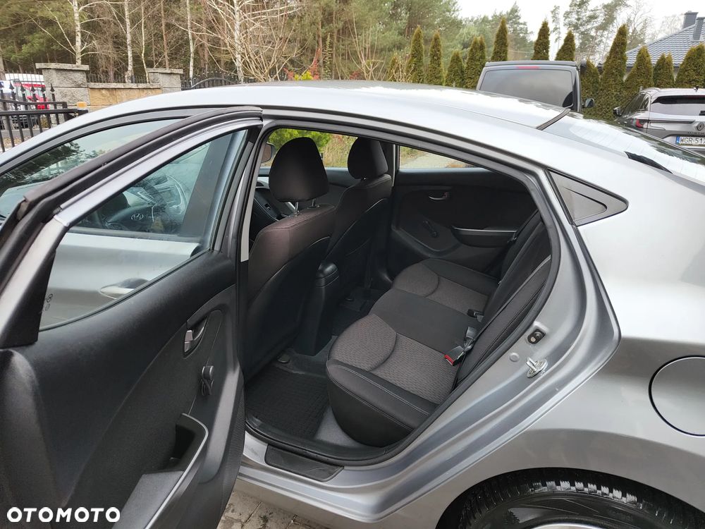 Hyundai Elantra 1.6 Comfort - 6