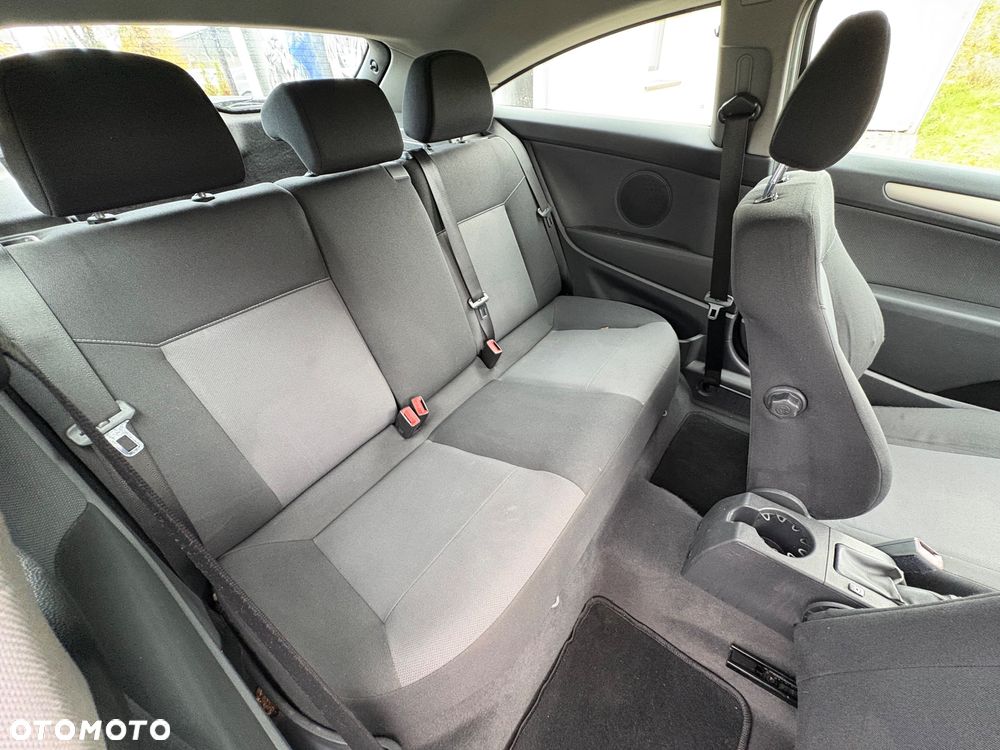 Opel Astra GTC 1.6 - 7