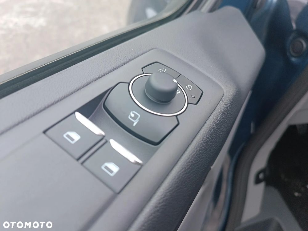 Ford Tourneo Custom 2.0 EcoBlue L2 Titanium - 25