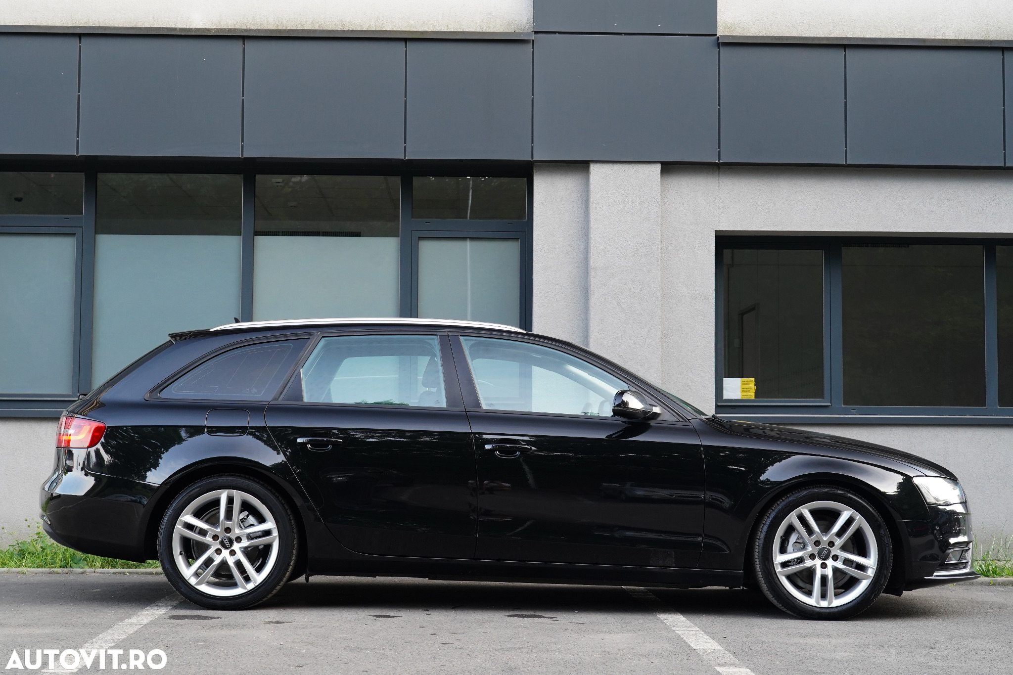 Audi A4 Avant 40 TDI S tronic S line - 16
