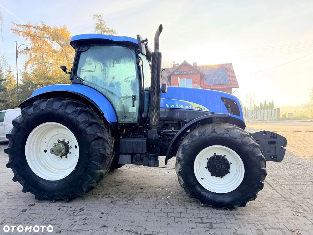 New Holland T7050 - 8