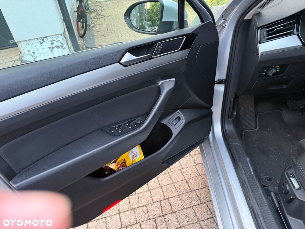 Volkswagen Passat 2.0 TDI SCR DSG Comfortline - 14