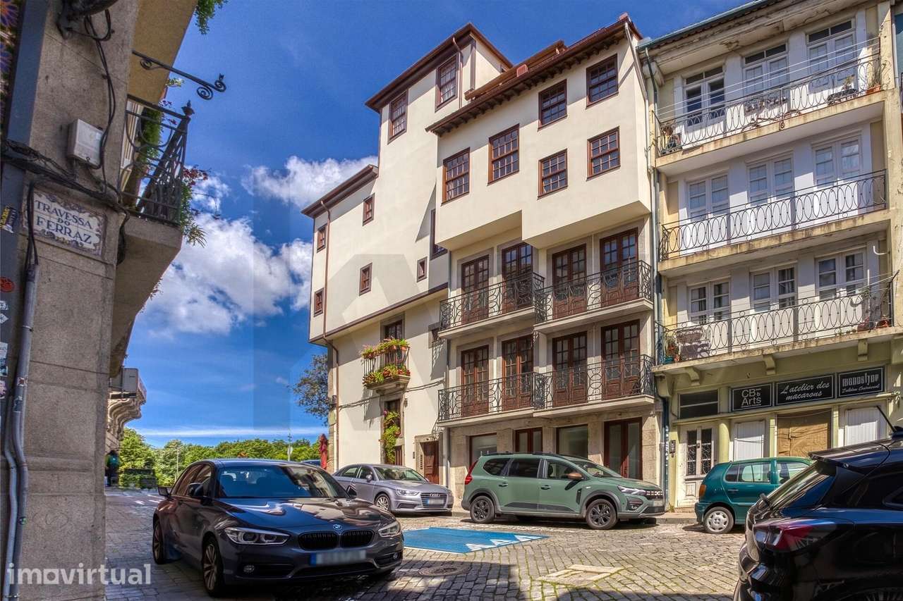 PRÉDIO PARA REABILITAÇÃO TOTAL– RUA DOS CALDEIREIROS, PORTO - Grande imagem: 4/21