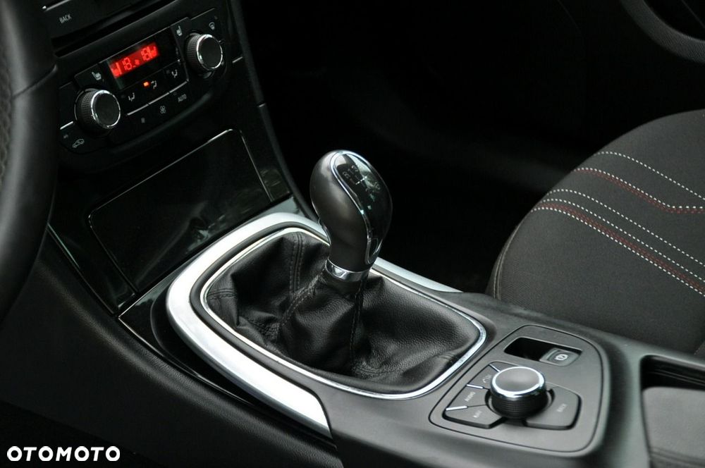 Opel Insignia - 35