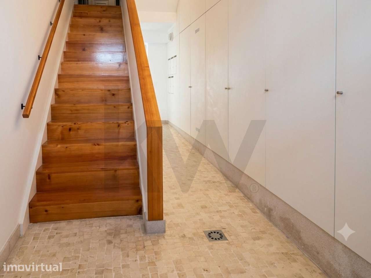 Apartamento Duplex T1 com Terraço Privativo na Rua de São Bento - Grande imagem: 2/16