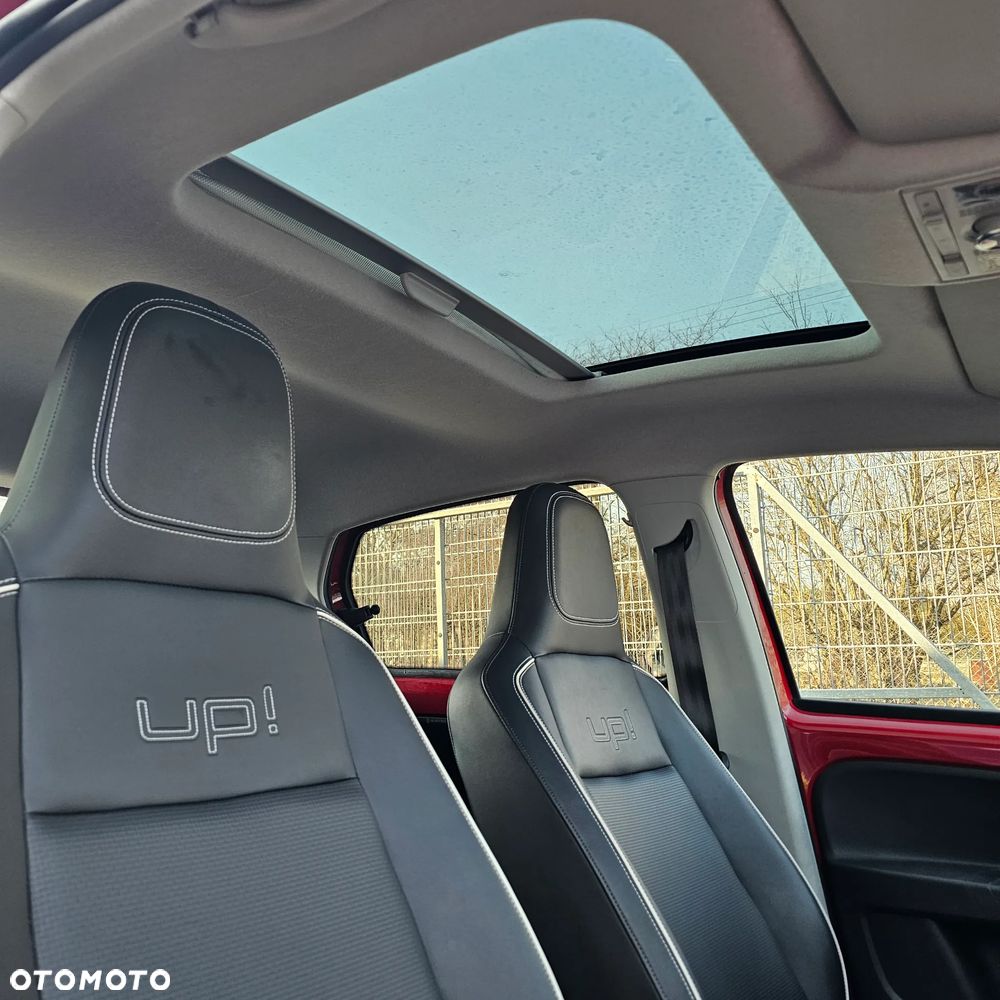 Volkswagen up! BlueMotion Technology colour fortana red - 9
