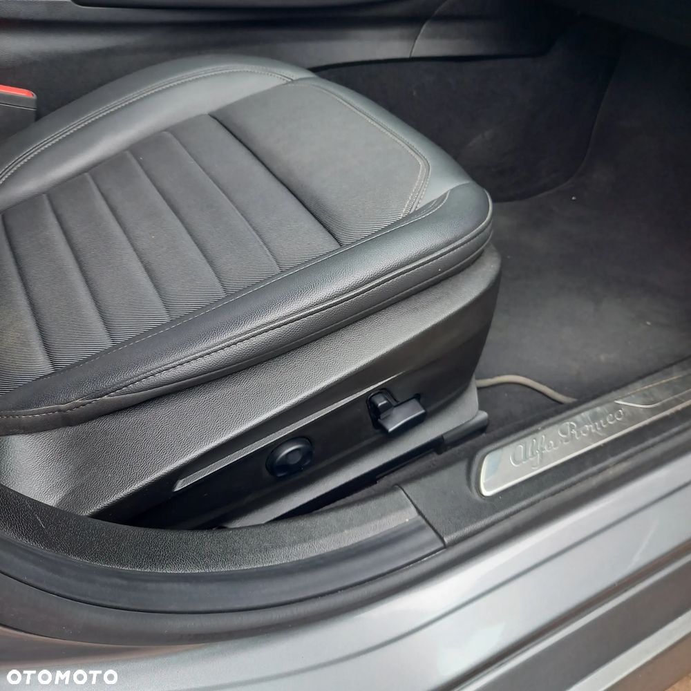 Alfa Romeo Giulia 2.2 D Turbo Sprint - 25