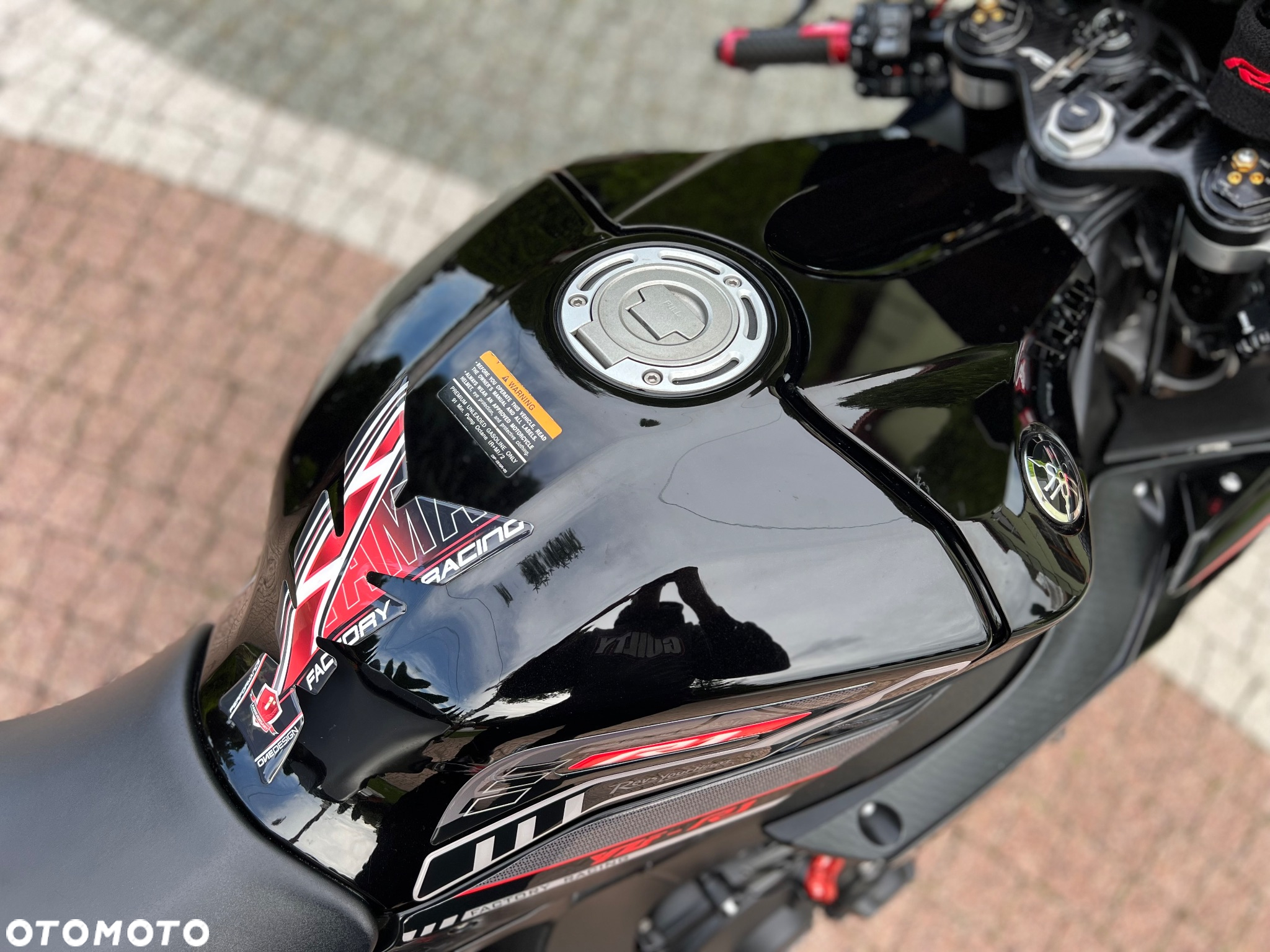 Yamaha R1 - 16