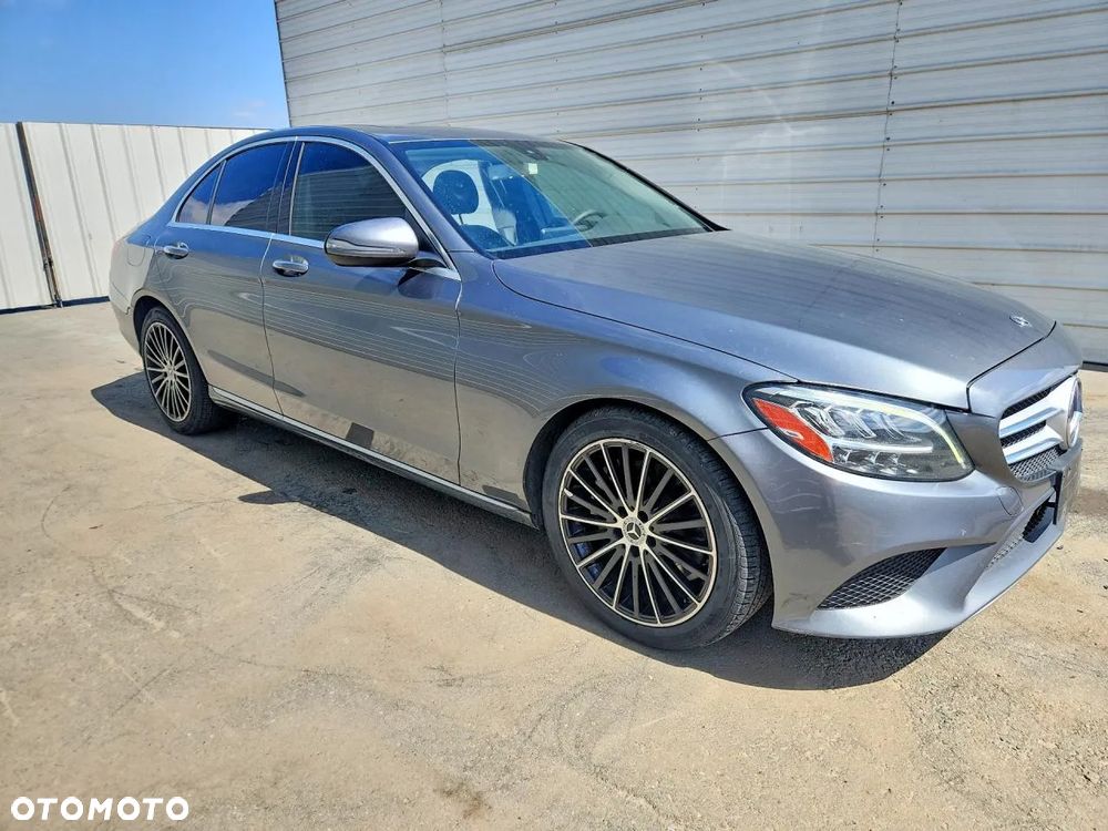 Mercedes-Benz Klasa C 300 4Matic 9G-TRONIC Exclusive - 2