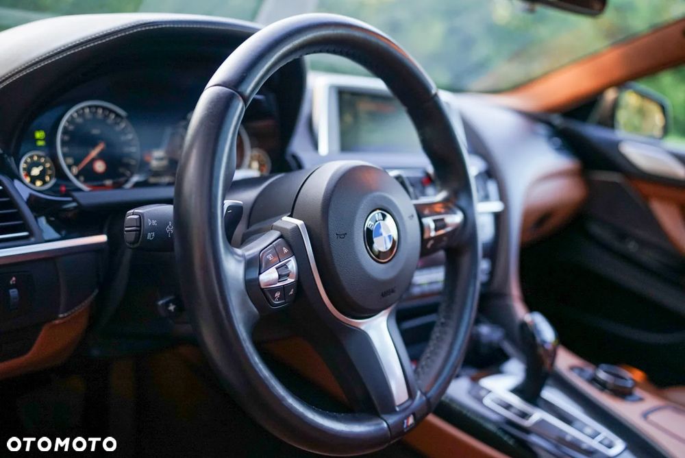 BMW Seria 6 650i - 12