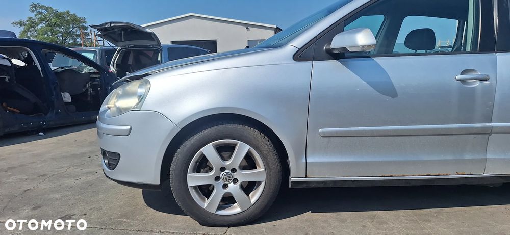 Volkswagen Polo 9N 05- Błotnik Przód Przedni Lewy Kod Lakieru LA7W - 1