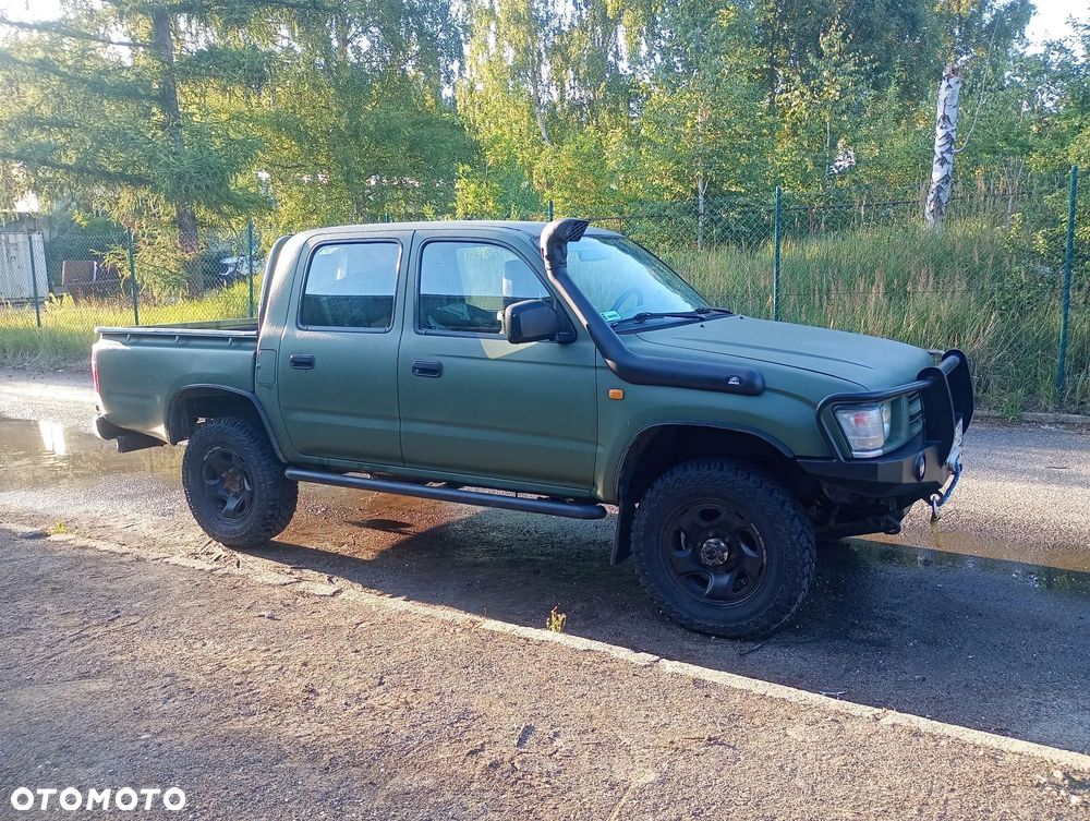 Toyota Hilux 4WD DLX - 5