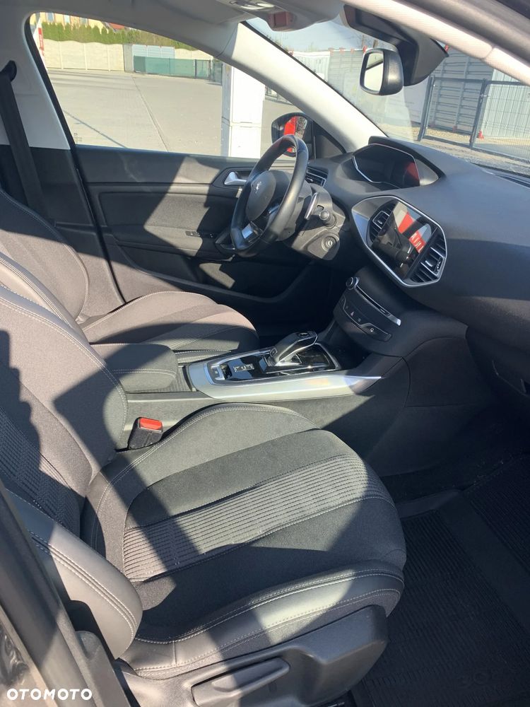 Peugeot 308 BlueHDi 130 EAT8 Stop & Start Allure Business-Paket - 11