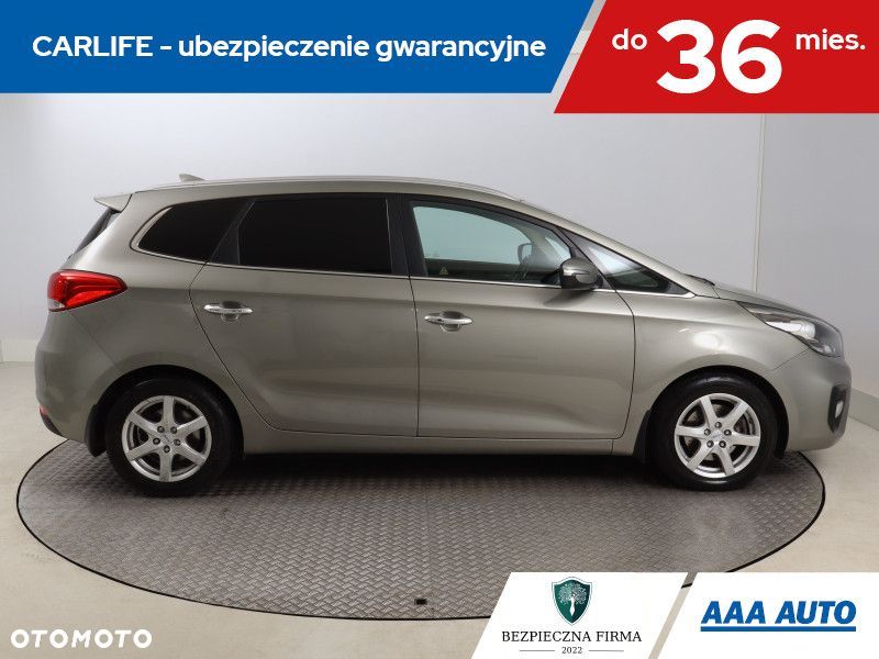 Kia Carens - 8