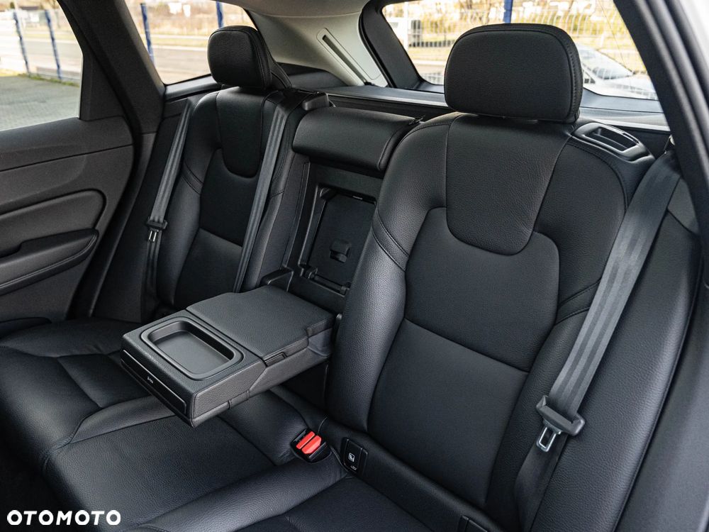 Volvo XC 60 B4 D Geartronic Momentum Pro - 28