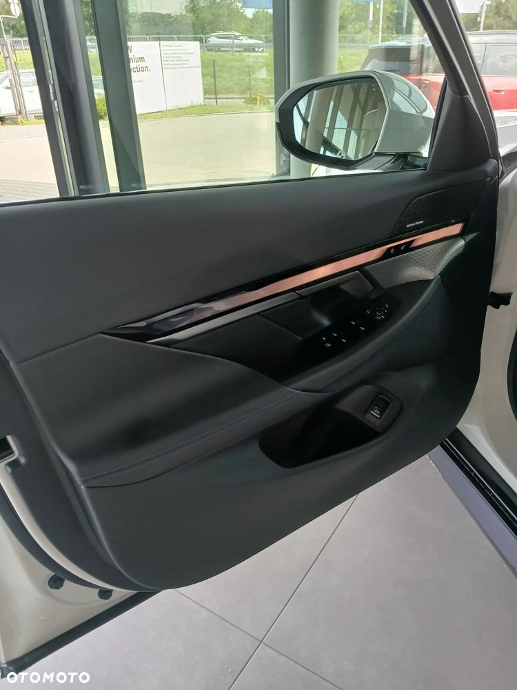 BMW Seria 5 520d xDrive mHEV - 14