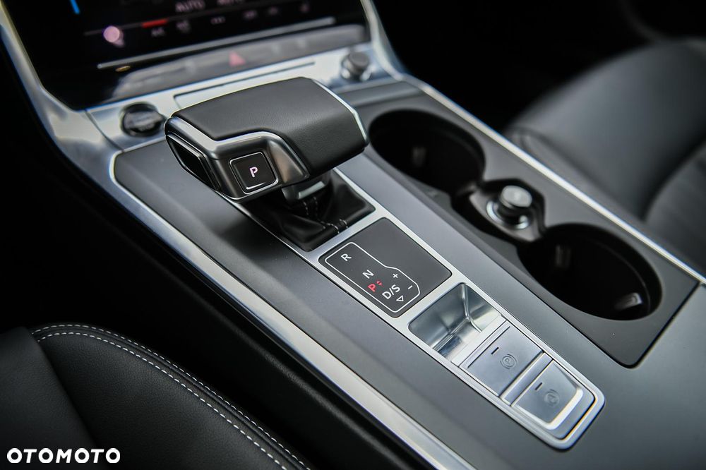 Audi A6 Avant 40 TDI quattro S tronic - 8