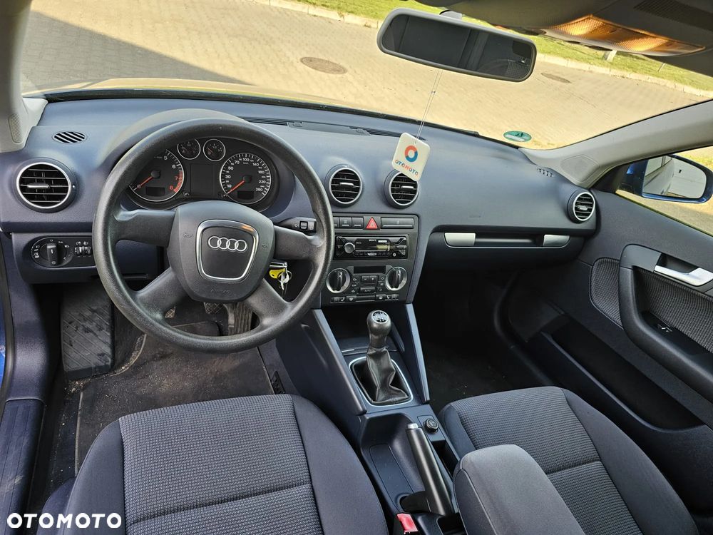 Audi A3 Sportback 1.6 Ambiente - 22