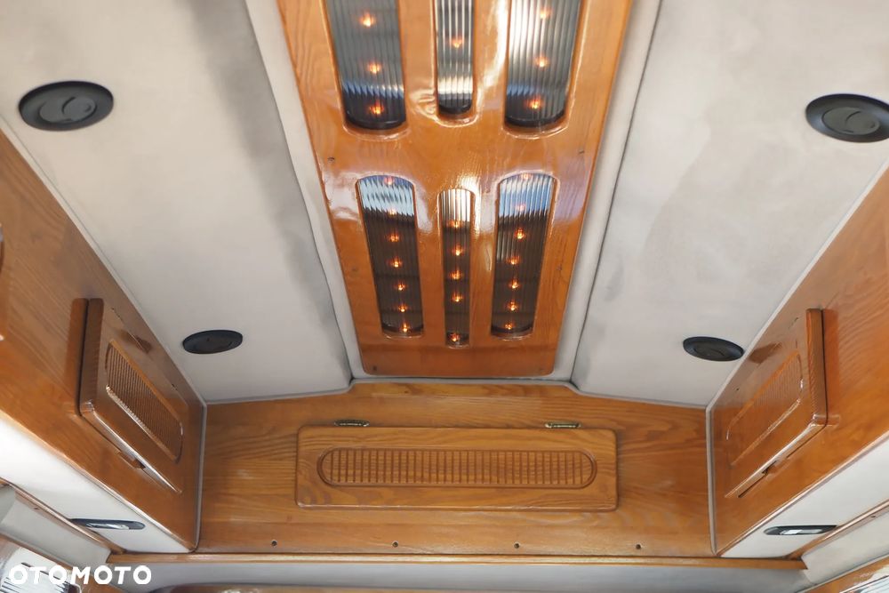 Chevrolet Express - 8