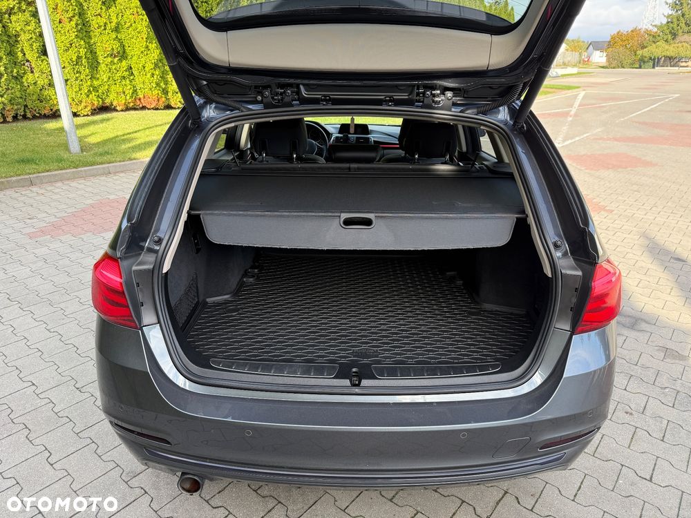 BMW Seria 3 318d Sport Line Shadow - 15