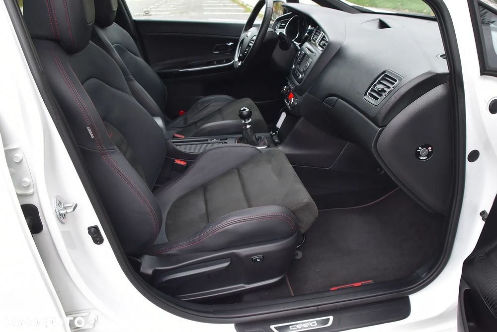 Kia Ceed - 38