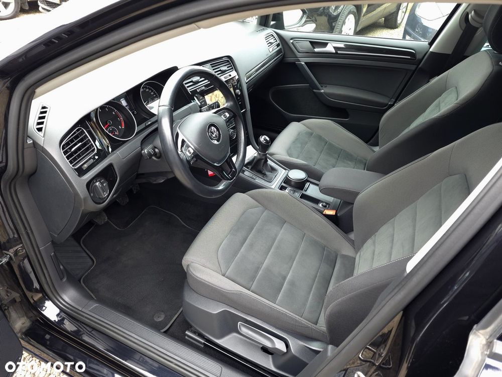 Volkswagen Golf - 11