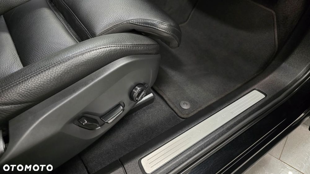 Volvo XC 60 B4 D AWD Inscription - 17