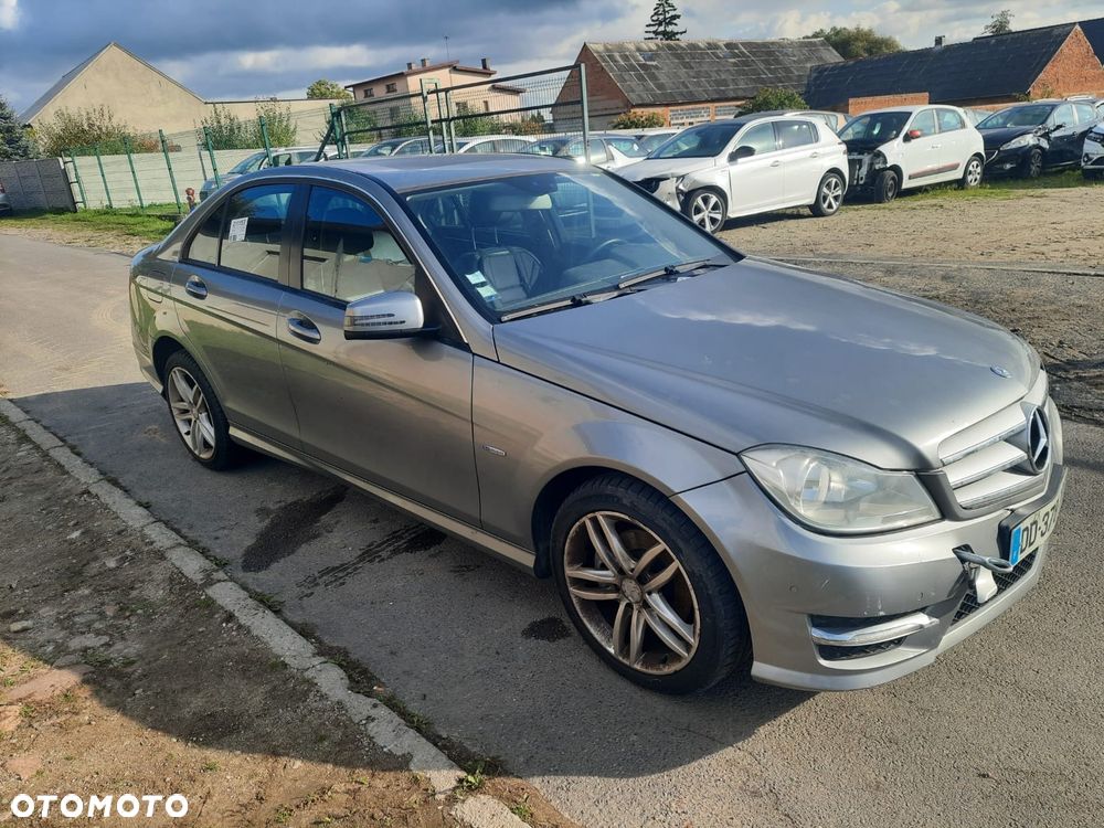 Mercedes-Benz Klasa C 220 CDI DPF (BlueEFFICIENCY) 7G-TRONIC - 2