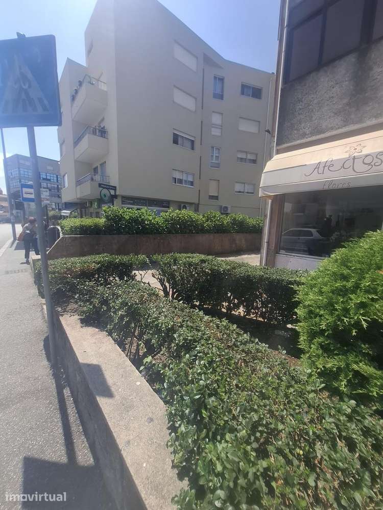 Loja de Rua com Montra | Coimbrões | Arrendamento | 400€/mês - Grande imagem: 3/17