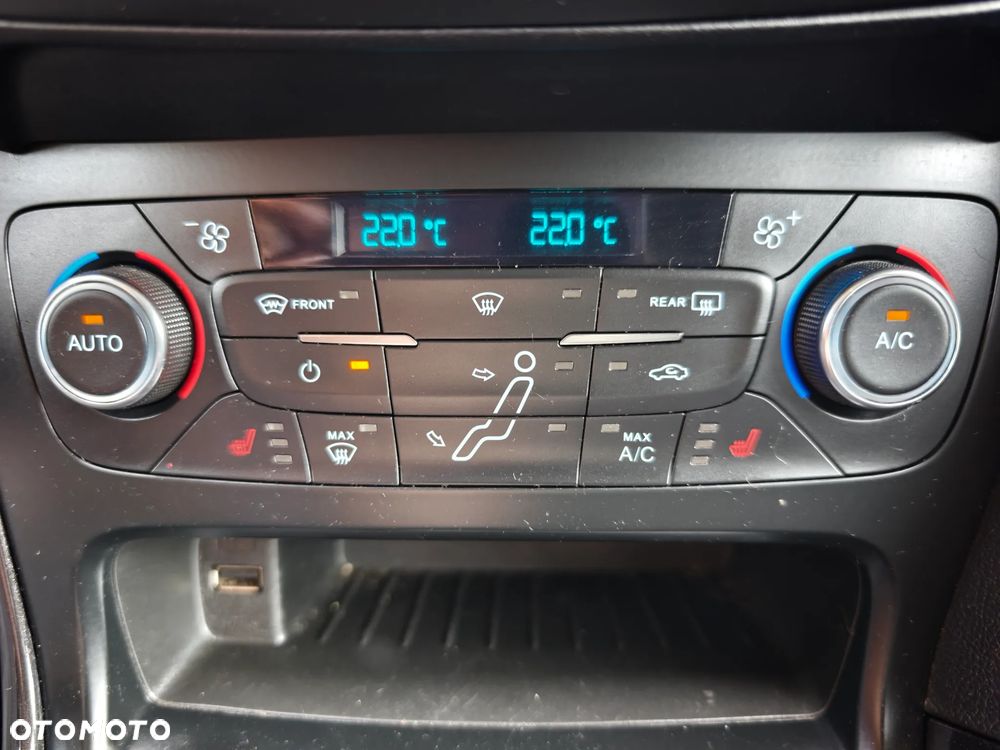 Ford Focus 1.0 EcoBoost STart-Stopp-System TITANIUM - 29