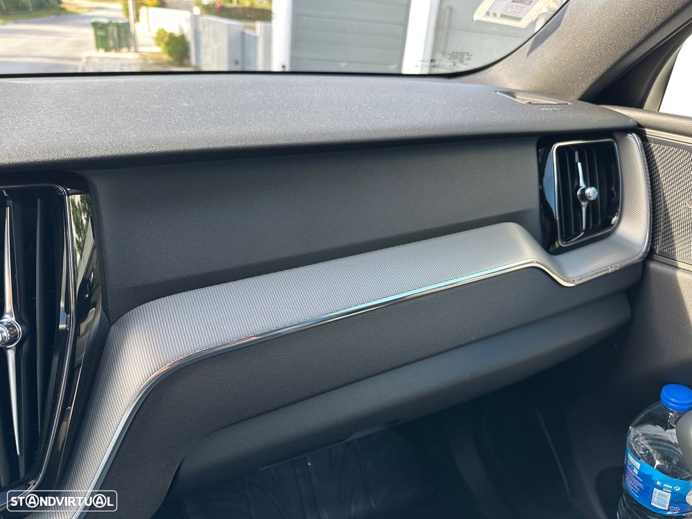 Volvo XC 60 2.0 T6 PHEV R-Design AWD - 12