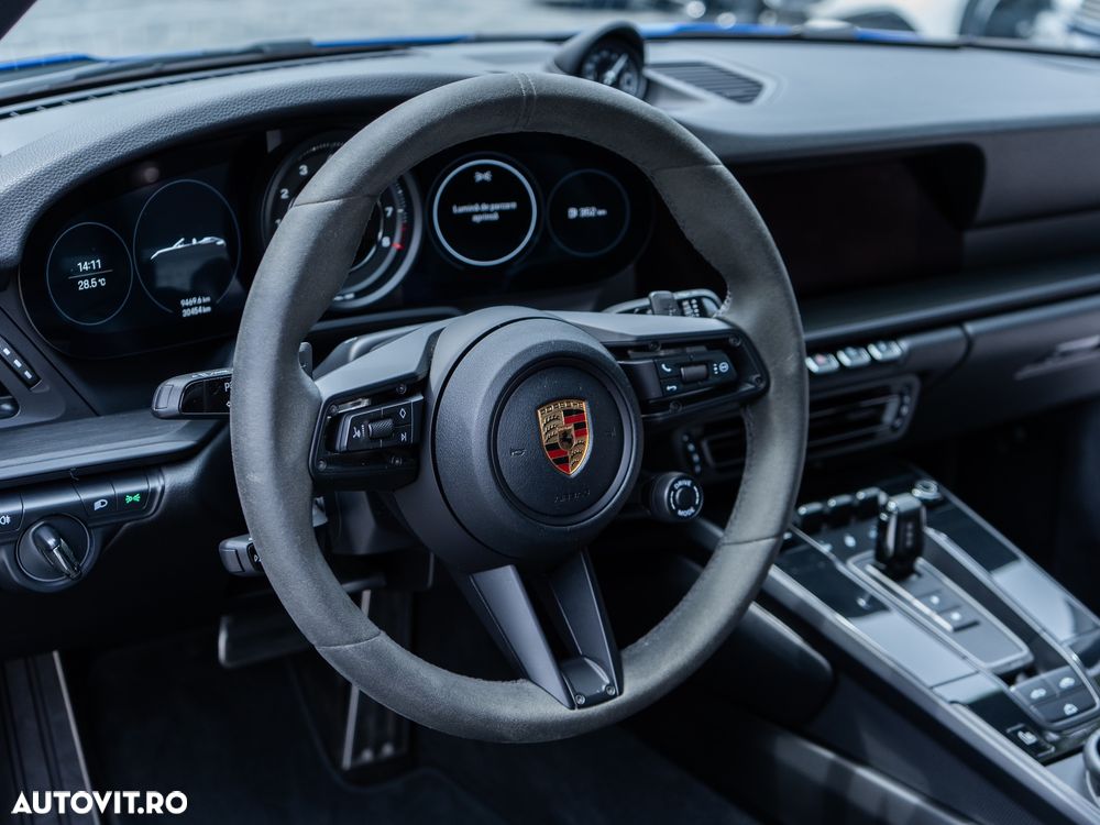 Porsche 911 4 GTS PDK - 28