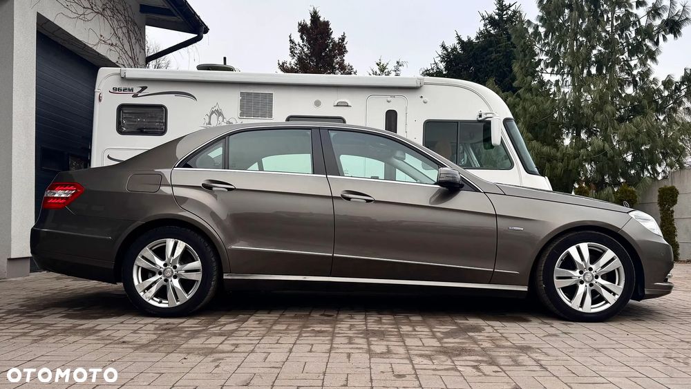 Mercedes-Benz Klasa E 250 CGI BlueEFFICIENCY Automatik Elegance - 4