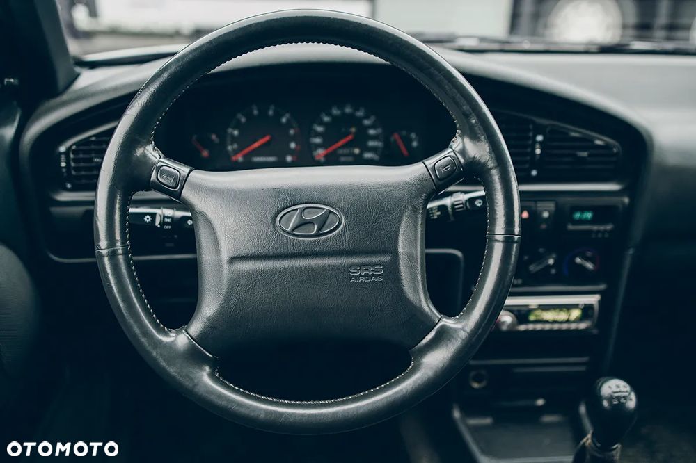 Hyundai Lantra - 21