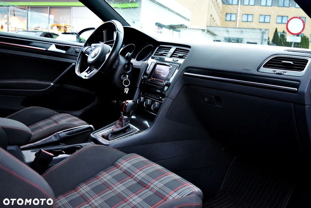 Volkswagen Golf GTI BlueMotion Technology DSG - 16