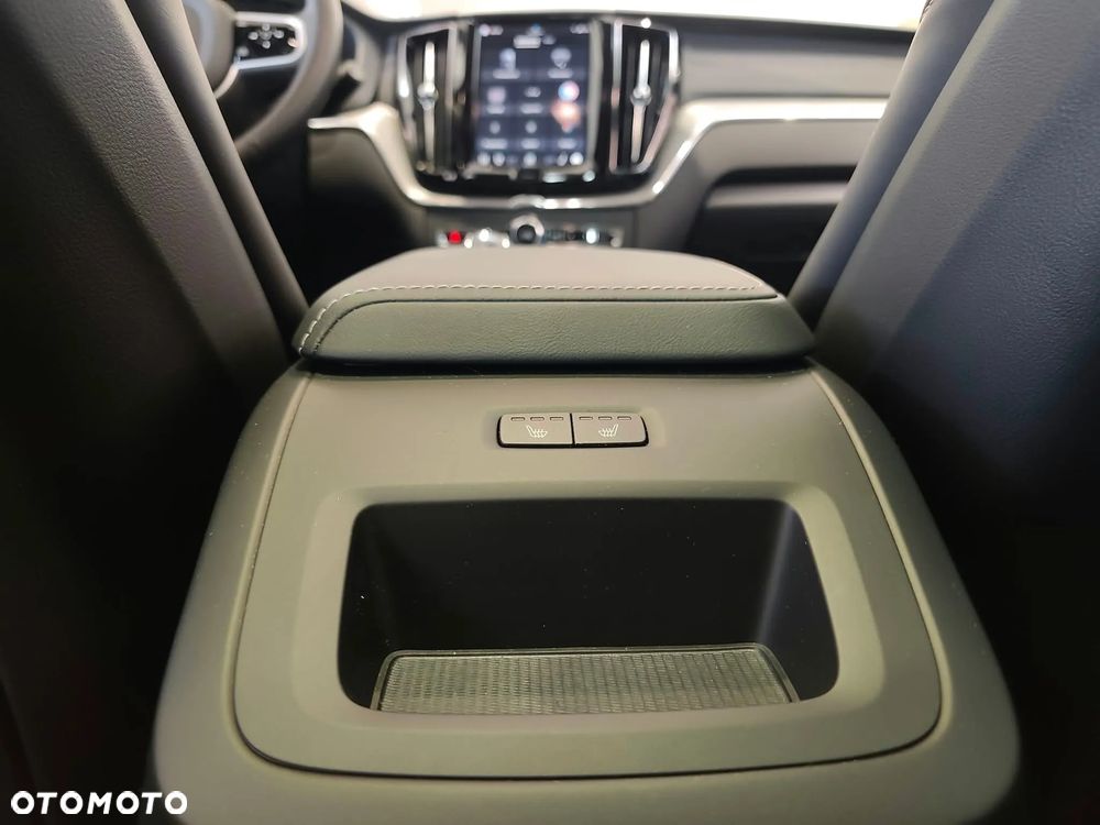 Volvo XC 60 B5 B AWD Ultimate Dark - 31