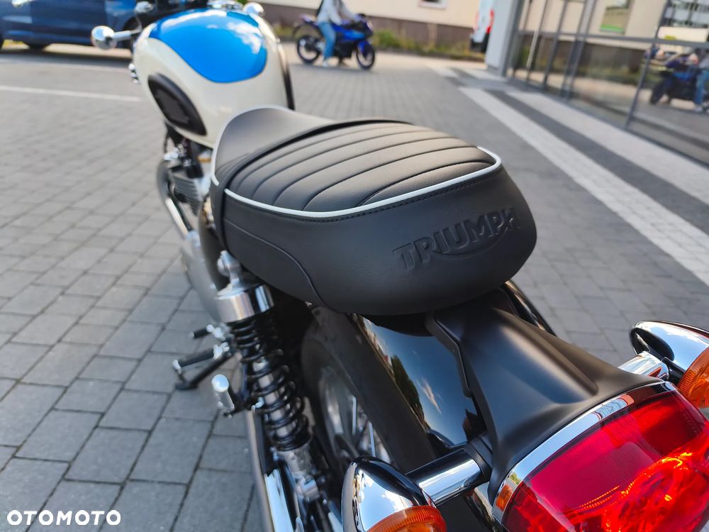 Triumph Bonneville - 6