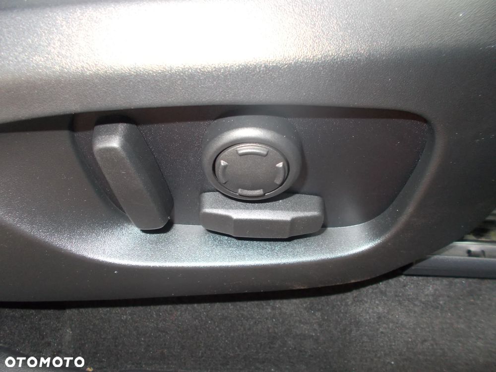 Land Rover Discovery Sport TD4 HSE - 27