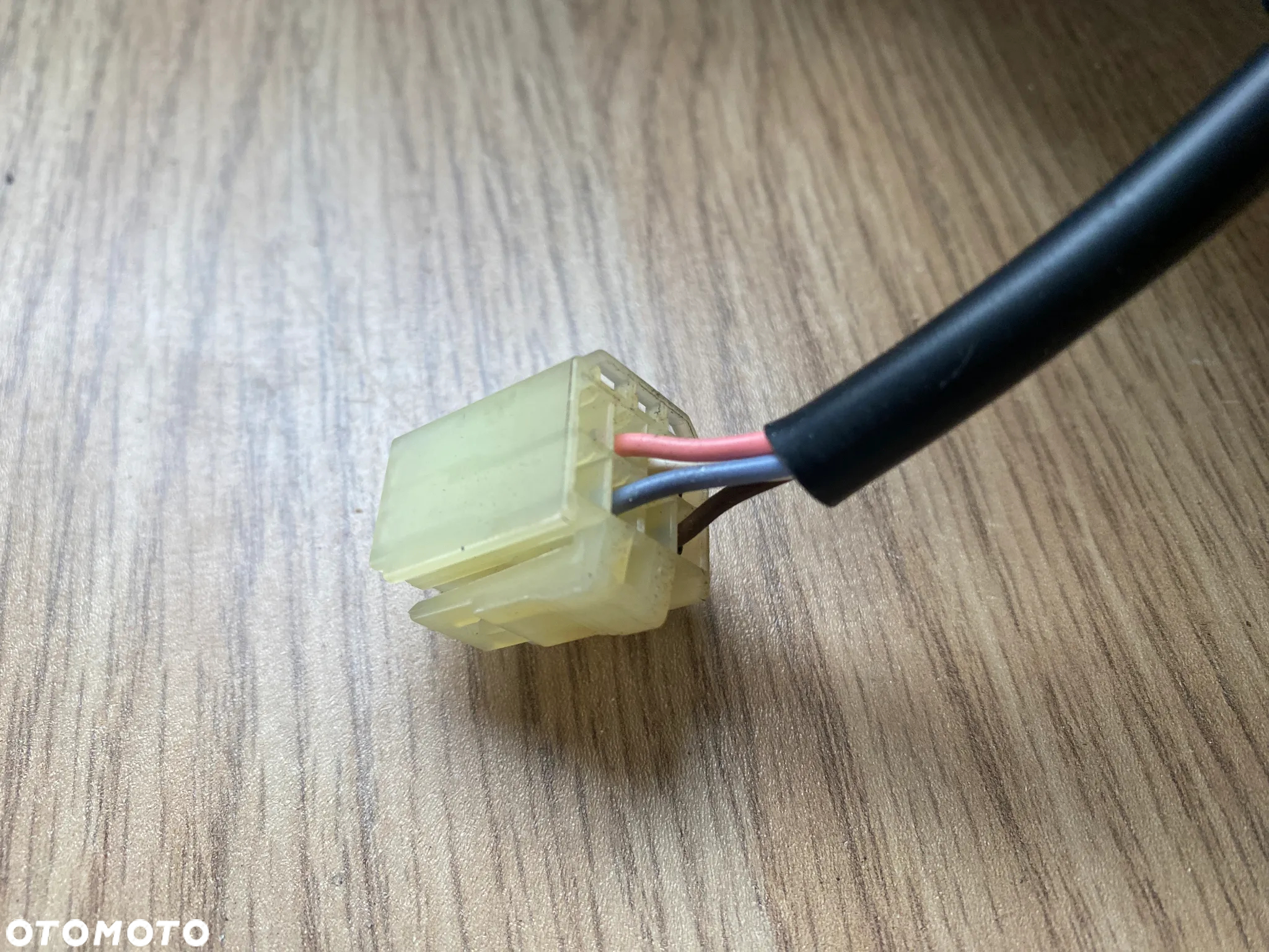 LUSTERKO LEWE 5PIN SUZUKI SWIFT MK7 ZCF 8470268L10 - 5