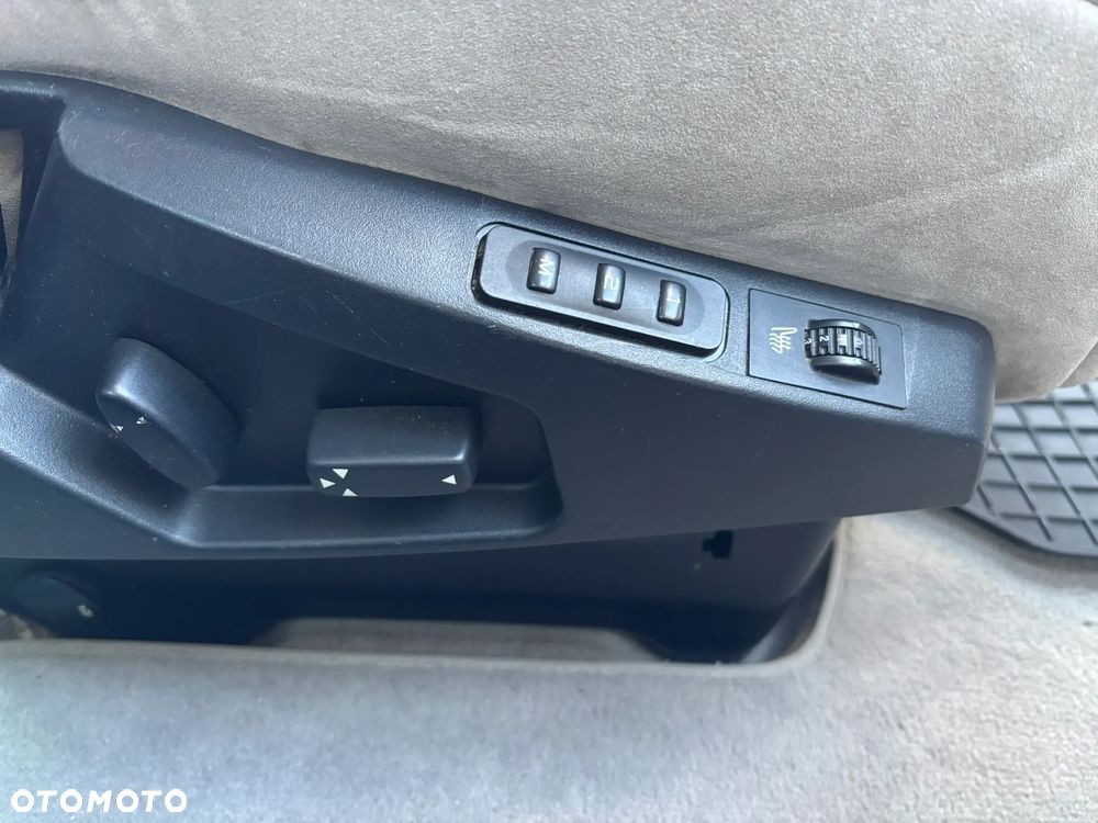 Peugeot 807 HDi 170 Bi-Turbo Automatik Platinum Pullmann - 32