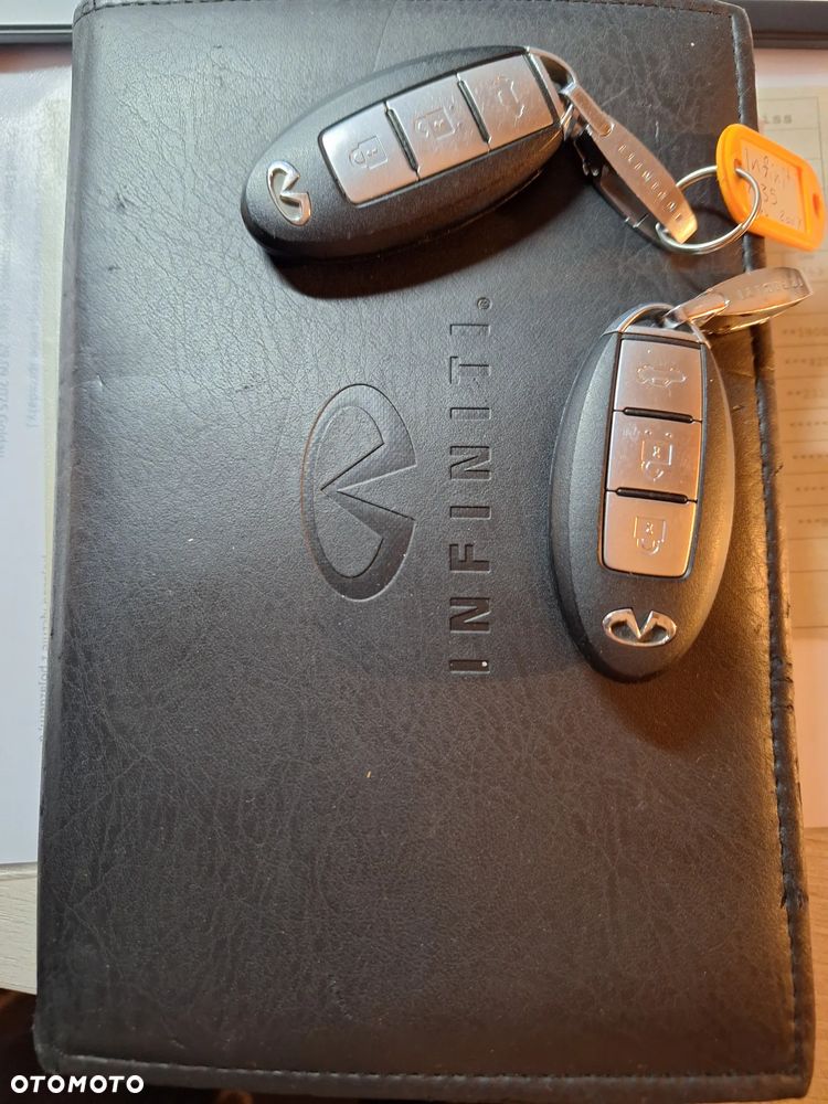 Infiniti M - 6