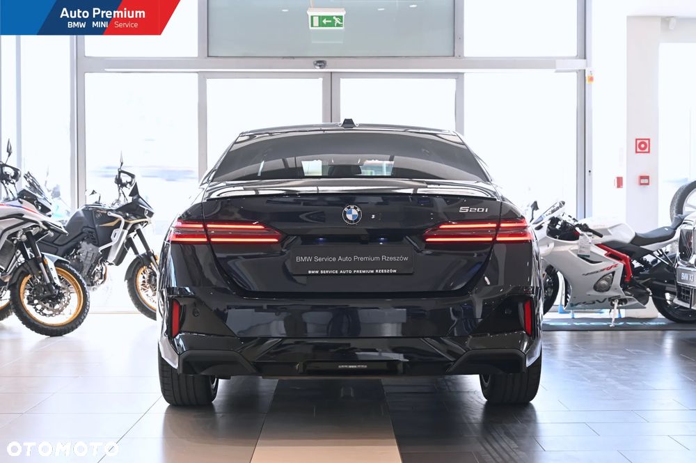 BMW Seria 5 520i mHEV - 19