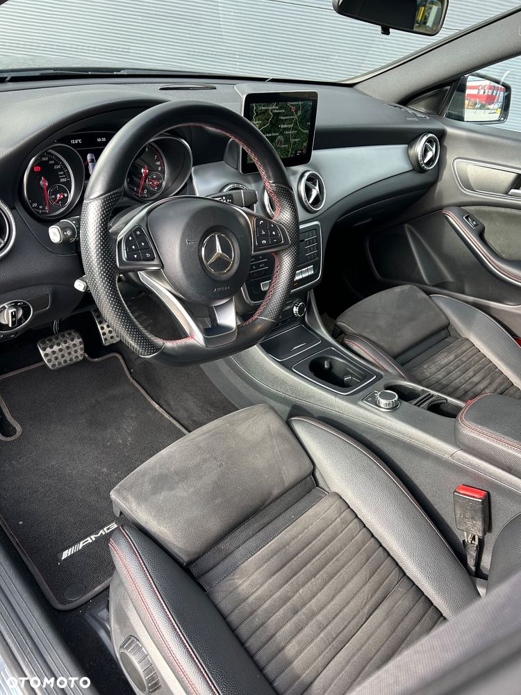 Mercedes-Benz CLA 220 4-Matic AMG Line - 13